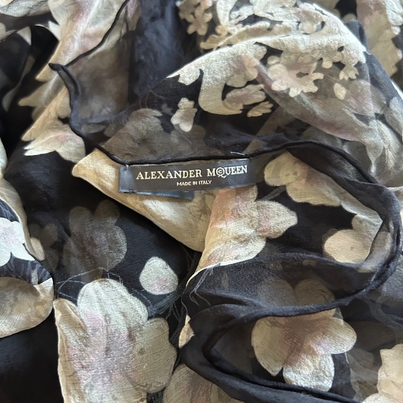 Alexander McQueen Black semi-sheer floral skull print scarf - Picture 8 of 9